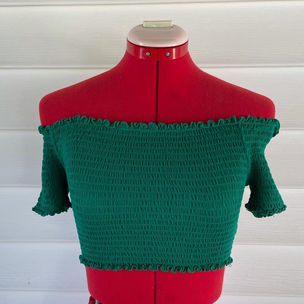 Ambiance  Cold  Shoulder Crop Smocked Top Sz M